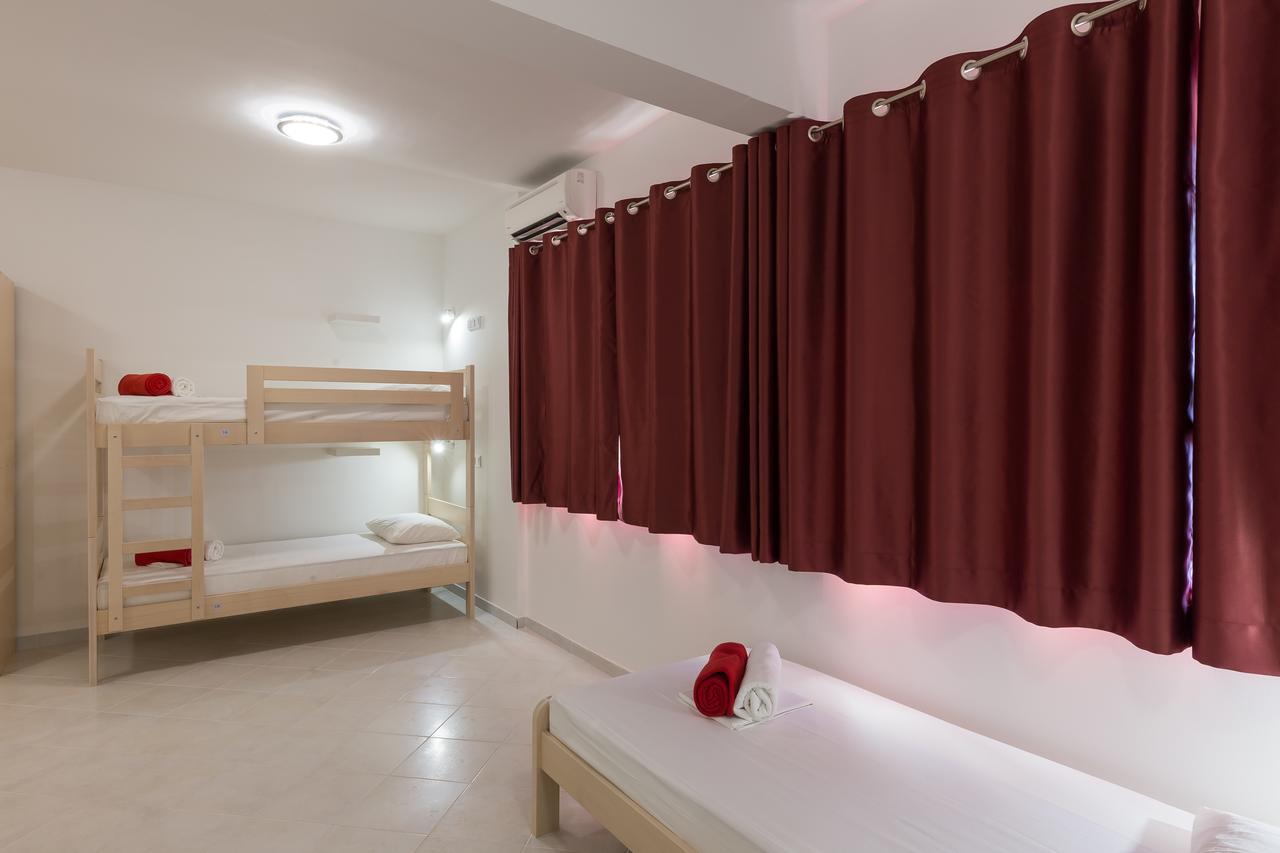 Free Bird Hostel *